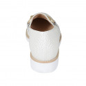 Mocassin pour femmes avec accessoire et elastiques en cuir et cuir perforé blanc crème talon 3 - Pointures disponibles:  44, 45