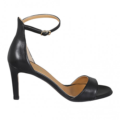 Zapato abierto para mujer con cinturon en piel negra tacon 8 - Tallas disponibles:  45, 46