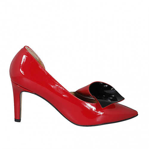 Woman's open shoe in red and black...