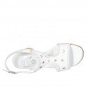 Sandalia para mujer en piel perforada blanca tacon 5 - Tallas disponibles:  43