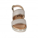 Sandalo da donna in pelle stampata laminata platino zeppa 3 - Misure disponibili: 32, 42