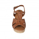 Sandalia para mujer en piel trensada cognac con plataforma y cuña 7 - Tallas disponibles:  42, 43, 44