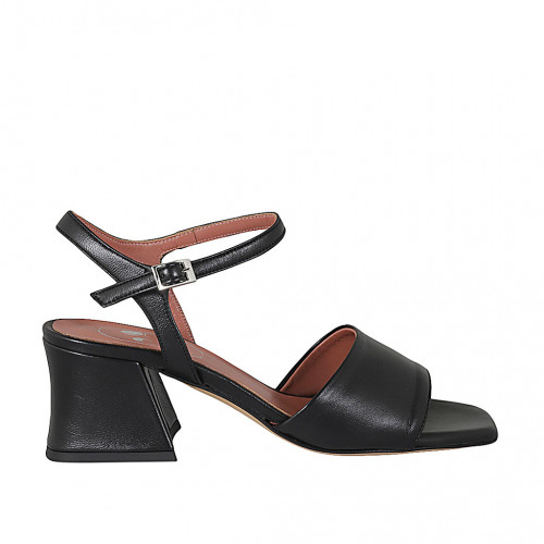 Woman's strap sandal in black leather...