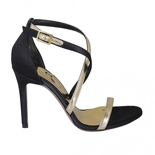 Woman's open shoe with crossed strap...
