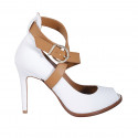 Zapato abierto para mujer en tejido denim blanco y piel cognac con cinturon cruzado tacon 10 - Tallas disponibles:  32, 33, 34, 42, 43