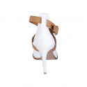 Chaussure ouverte pour femmes en tissu jeans blanc et cuir cognac avec courroie croisé talon 10 - Pointures disponibles:  32, 34, 42, 43