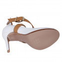 Zapato abierto para mujer en tejido denim blanco y piel cognac con cinturon cruzado tacon 10 - Tallas disponibles:  32, 33, 34, 42, 43