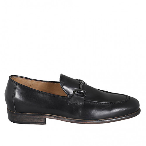 Men's loafer with accessory in black...