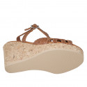 Sandalia para mujer en piel trensada cognac con cinturon, plataforma y cuña 9 - Tallas disponibles:  43, 44, 45