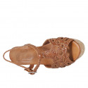 Sandalia para mujer en piel trensada cognac con cinturon, plataforma y cuña 9 - Tallas disponibles:  43, 44, 45