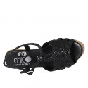 Sandalo da donna in pelle intrecciata nera con cinturino, plateau e zeppa 9 - Misure disponibili: 43, 44, 45