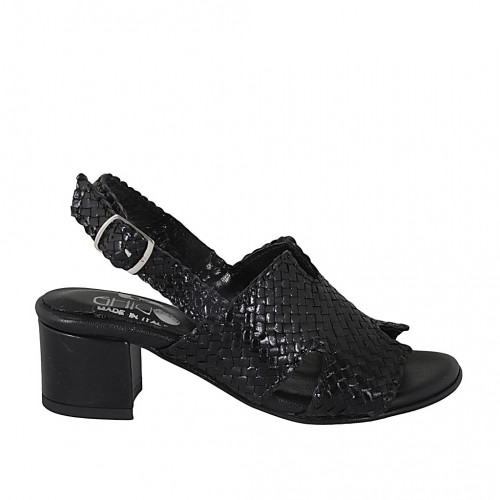 Woman's sandal in black braided...