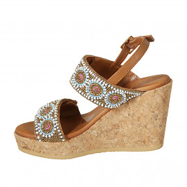 Sandalia para mujer en piel cognac con cierres de velcro, perlas y cuña 9 - Tallas disponibles:  42 2