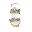 Sandalia para mujer en piel blanca con cierres de velcro, perlas y cuña 9 - Tallas disponibles:  43, 44, 45