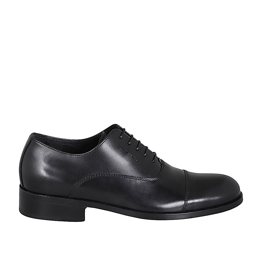 Elegant men's Oxford shoe in black leather with laces and captoe