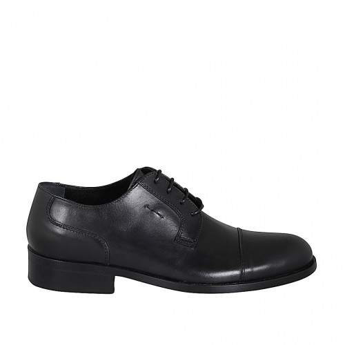 Men's laced derby shoe in black...