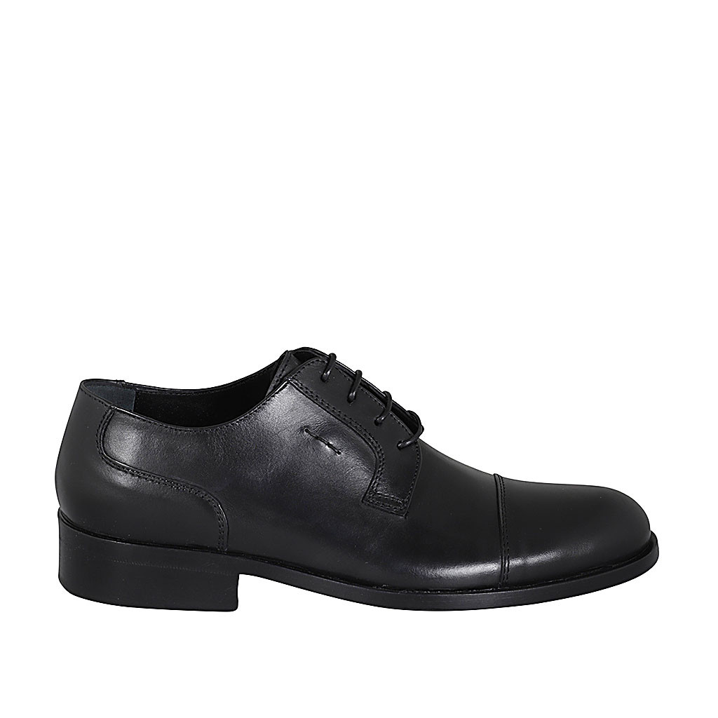 Men's laced derby shoe in black leather with captoe