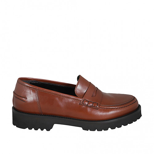 Mocasino para mujer en piel cognac tacon 3 - Tallas disponibles:  32, 43, 44