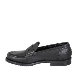 Woman's classic mocassin in... 2