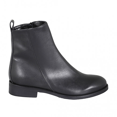 Woman's ankle boot in black smooth...