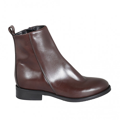 Woman's ankle boot in dark brown...