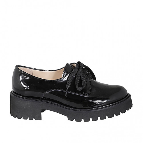 Woman's laced derby shoe in black patent leather heel 5 - Available sizes:  45