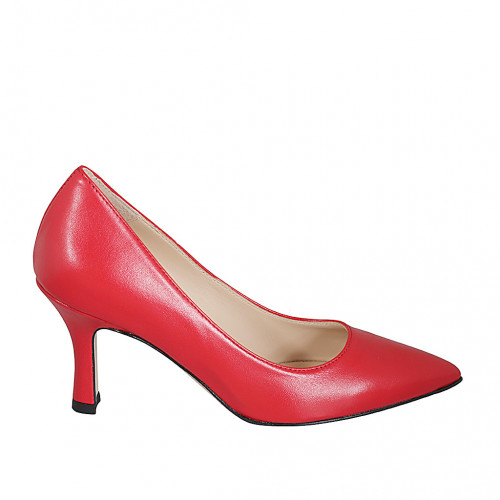 Woman's pointy pump in red leather...