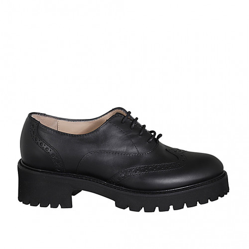 Woman's Oxford shoe in black leather...