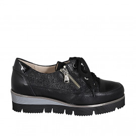 Woman's laced shoe with zipper in black leather, suede and patent leather wedge heel 4 - Available sizes: 42, 43