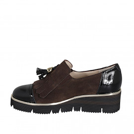 Woman's mocassin with elastic bands, fringes and tassels in brown suede and black patent leather wedge heel 4 - Available sizes:  45, 46 2