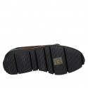 Mocassin pour femmes avec elastiques, glands et franges en daim marron et cuir verni noir talon compensé 4 - Pointures disponibles:  45, 46