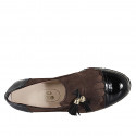 Zapato para mujer con elasticos, flecos y borlas en gamuza marron y charol negro cuña 4 - Tallas disponibles:  34, 45, 46