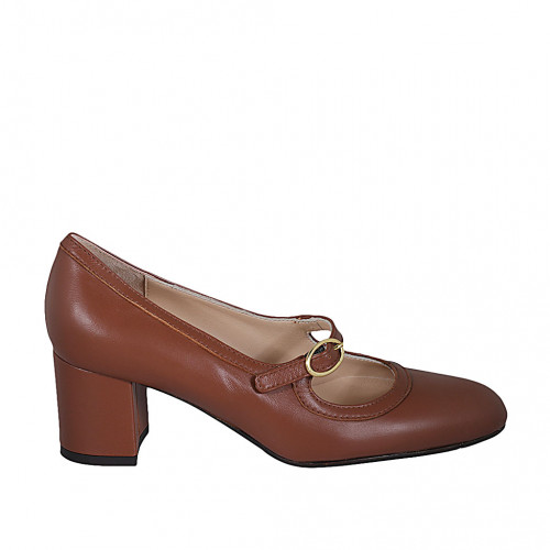 Woman's pump with strap in tan brown...