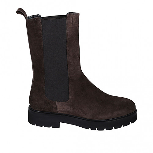 Woman's high ankle boot in brown...