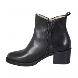 Woman's ankle boot in black leather with zipper heel 6 - Available sizes:  42 2