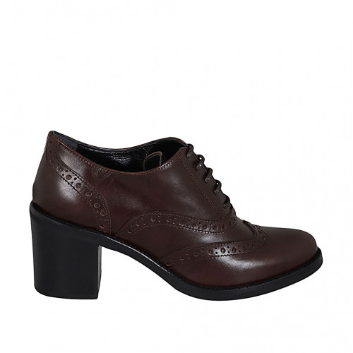 Scarpa Oxford stringata da donna in pelle marrone con decorazione a coda di rondine tacco 7 - Misure disponibili: 32, 43