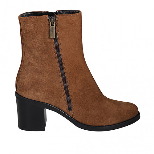 Woman's ankle boot in tan brown suede...