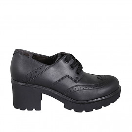 Scarpa derby stringata con coda di rondine da donna in pelle nera tacco 6 - Misure disponibili: 32