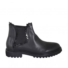 Stivaletto da donna con elastici e orlo decorato in pelle nera tacco 3 - Misure disponibili: 46