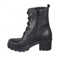 Botin para mujer con cordones, elastico, tachuelas, accesorio y cremallera en piel negra tacon 6 - Tallas disponibles:  43