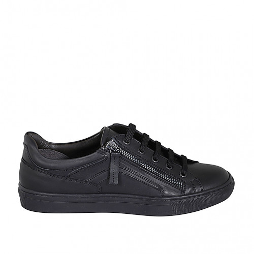Men's laced sports shoe with zipper...