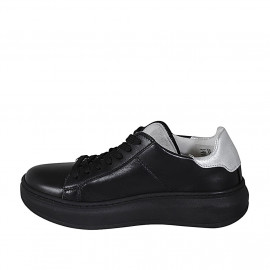 Woman's laced shoe with... 2