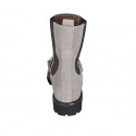 Botines para mujer con elasticos y accesorio en gamuza gris tacon 3 - Tallas disponibles:  42, 45