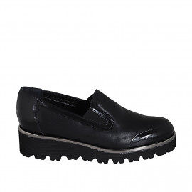 Zapato para mujer con elasticos en piel y piel cepillada negra cuña 4 - Tallas disponibles: 42, 44, 45