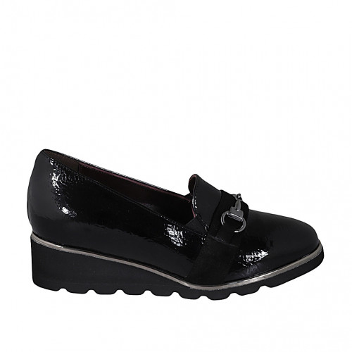 Woman's highfronted shoe with elastics, accessory and removable insole in black patent leather wedge heel 4 - Available sizes:  34, 42
