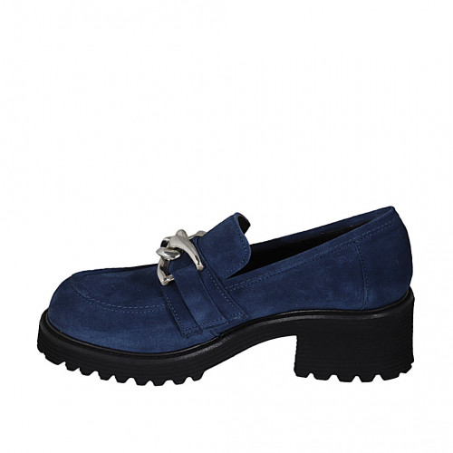 Sportlicher Damenmokassin mit Kette aus blauem Wildleder Absatz 5