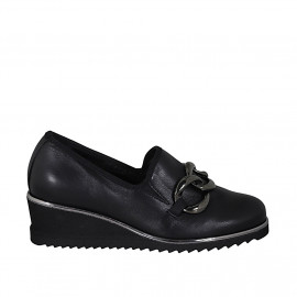 Chaussure pour femmes en cuir noir avec elastiques et chaîne talon compensé 4 - Pointures disponibles:  44