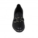 Scarpa accollata da donna in pelle nera con elastici e catena zeppa 4 - Misure disponibili: 44