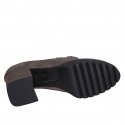 Mocasín para mujer con accesorio en gamuza gris pardo tacon 6 - Tallas disponibles:  44
