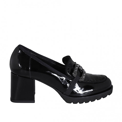 Woman's loafer in black patent...